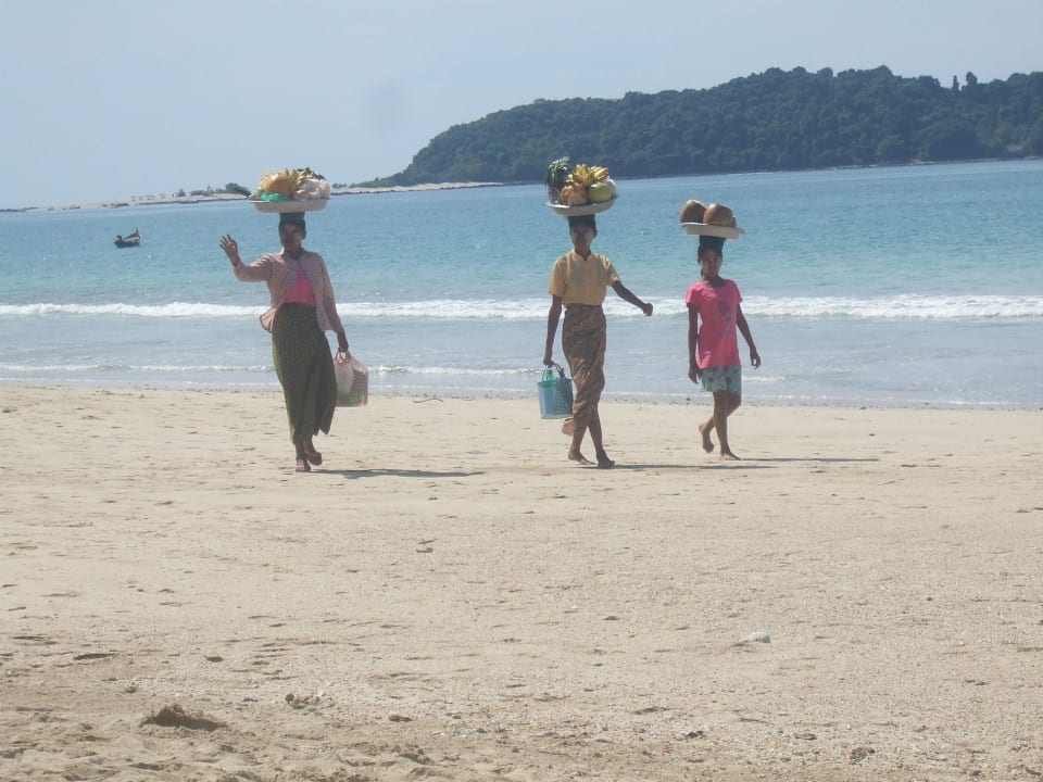 Früchte verkaufende Damen Ngapali Bay Villas & Spa