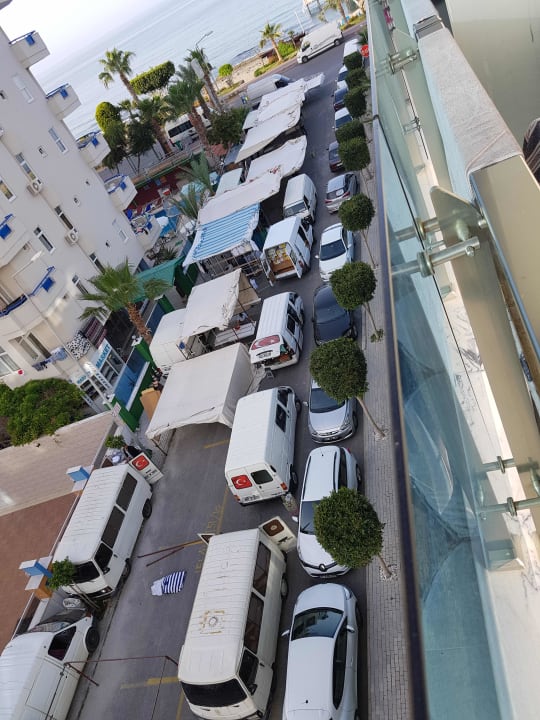 Donnerstag direkt am Hotel  Sunprime C-Lounge