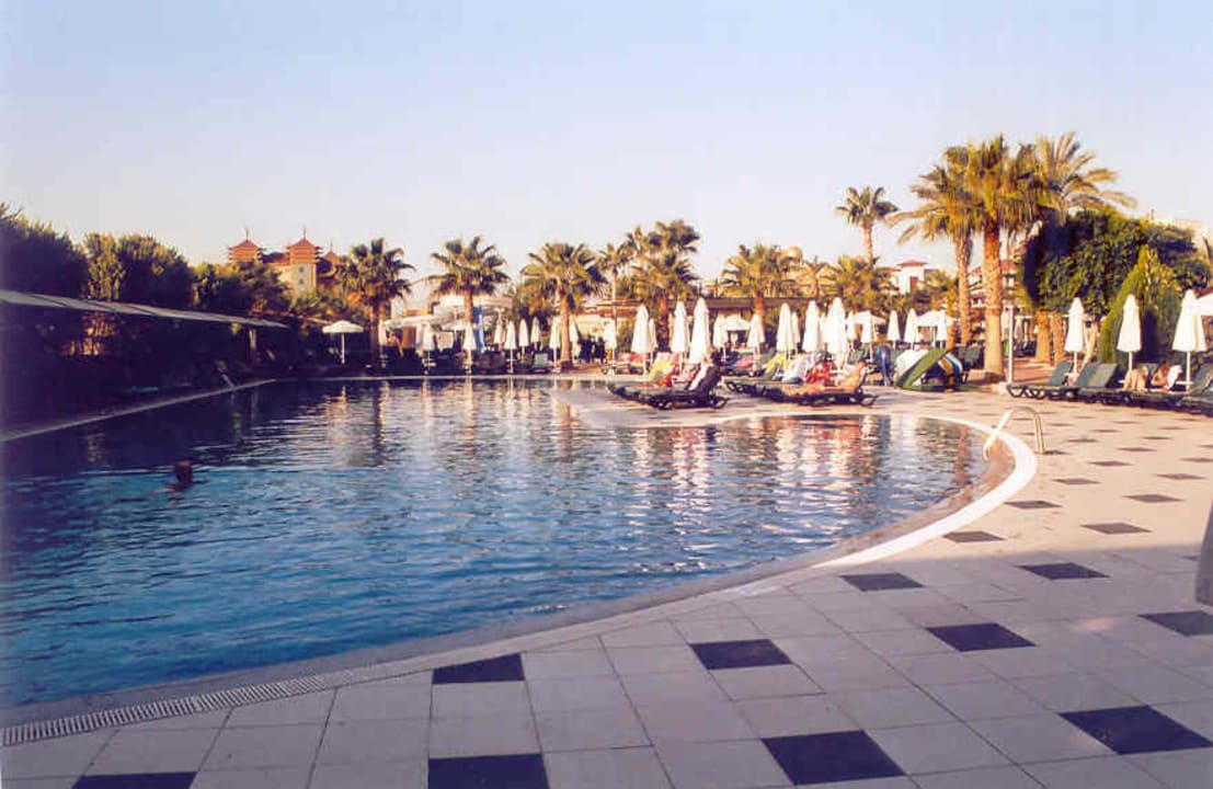 Pool am Morgen Hane Family Resort