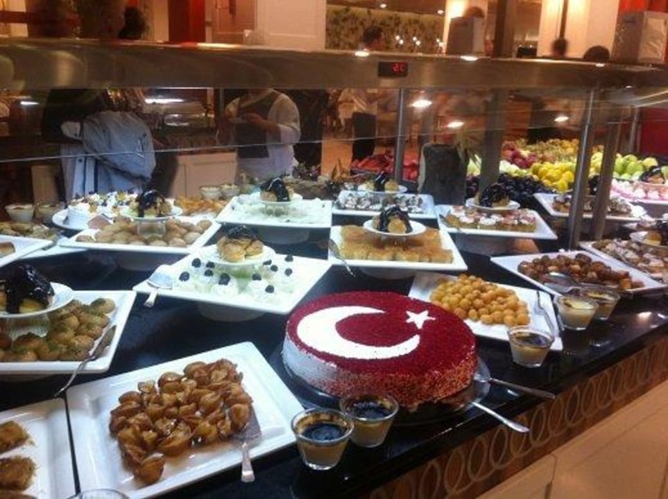 Dessert am Abend Hotel Royal Garden Beach