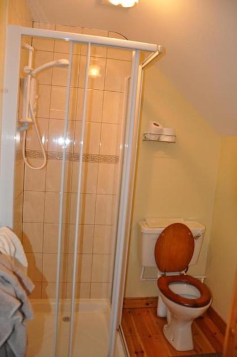 Badezimmer des Zimmer 2 Craigalappin Country House