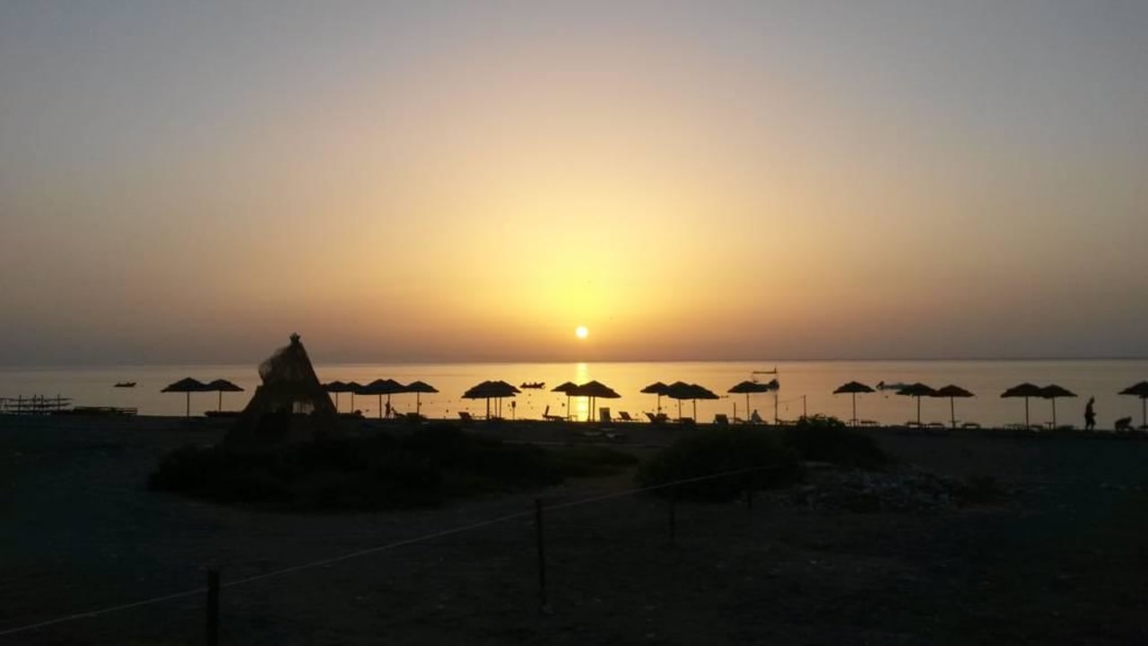 Sonnenaufgang Asterias Beach Resort