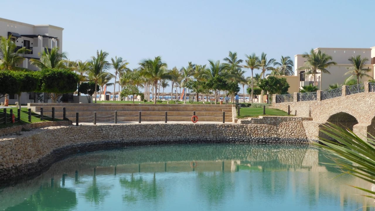 Von Kanälen durchzogen Salalah Rotana Resort