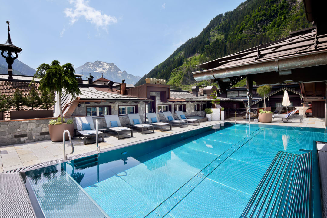Pool Hotel Neue Post