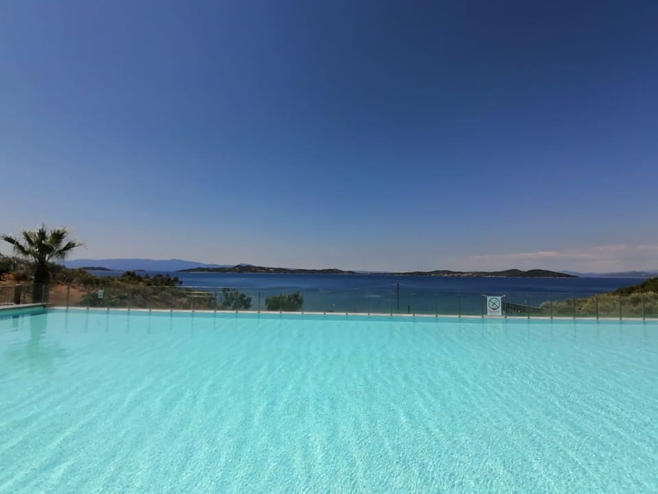 Pool Akrathos Beach Hotel