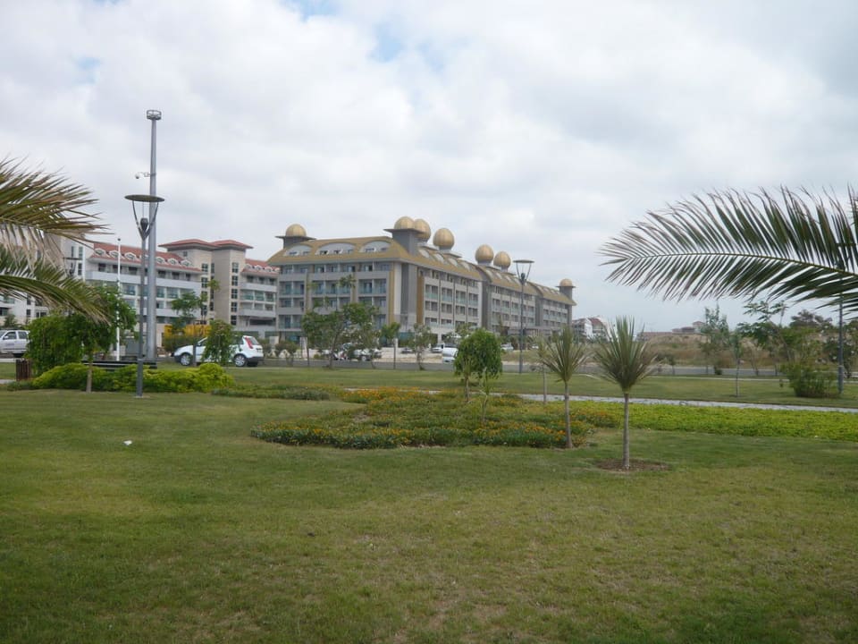 Hotel von Promenade aus gesehen Aydinbey Kings Palace & Spa