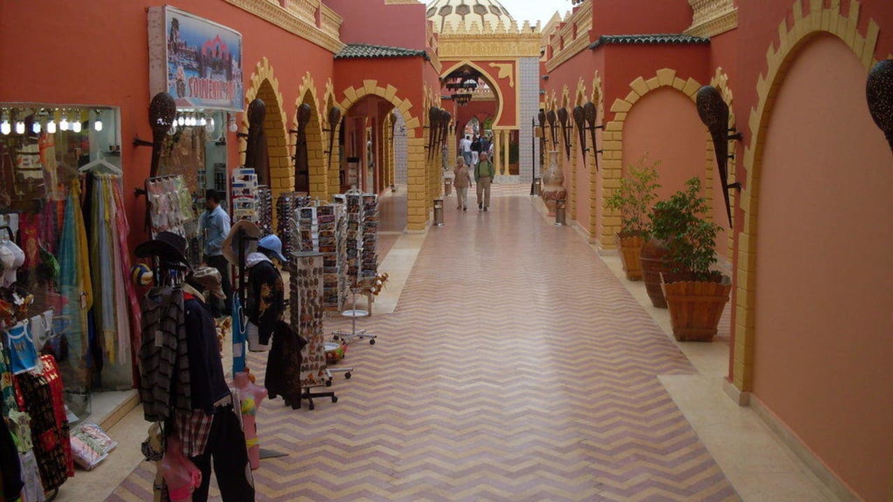 Hauptgang Pickalbatros Alf Leila Wa Leila Resort - Neverland Hurghada