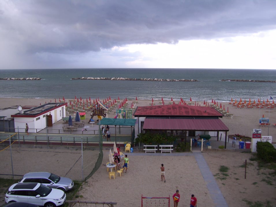 Ausblick vom Balkon auf den Strand Hotel David