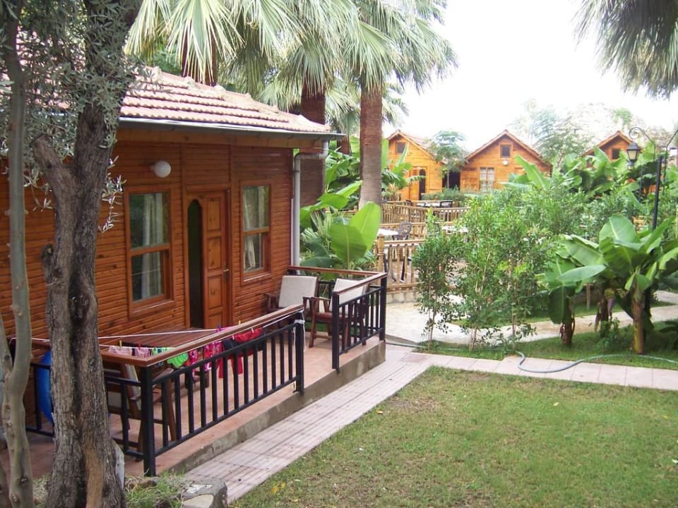 Familienbungalow, dahinter Anatolisches Restaurant Can Garden Beach
