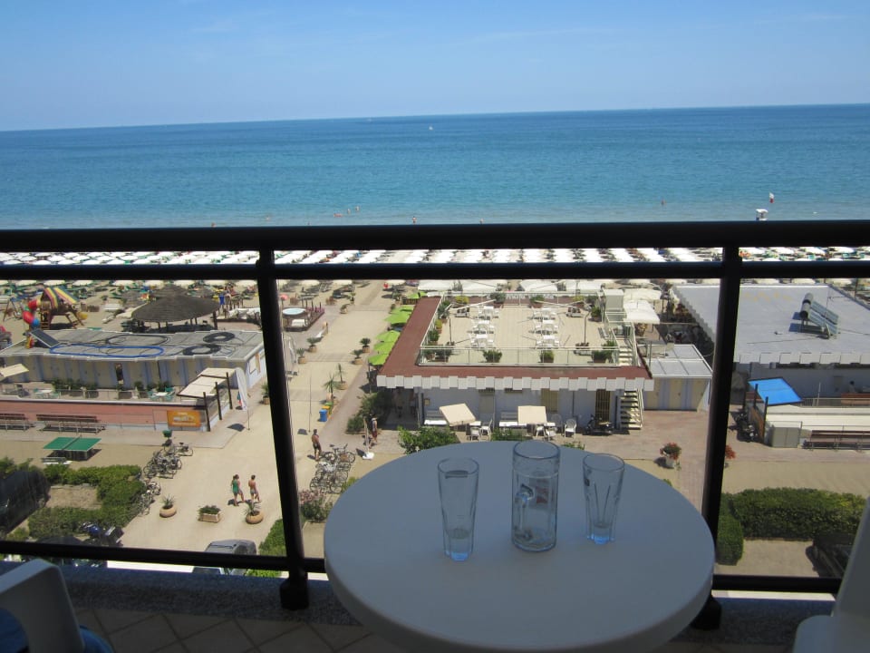 Vom Balkon im 4. Stock Hotel Londra