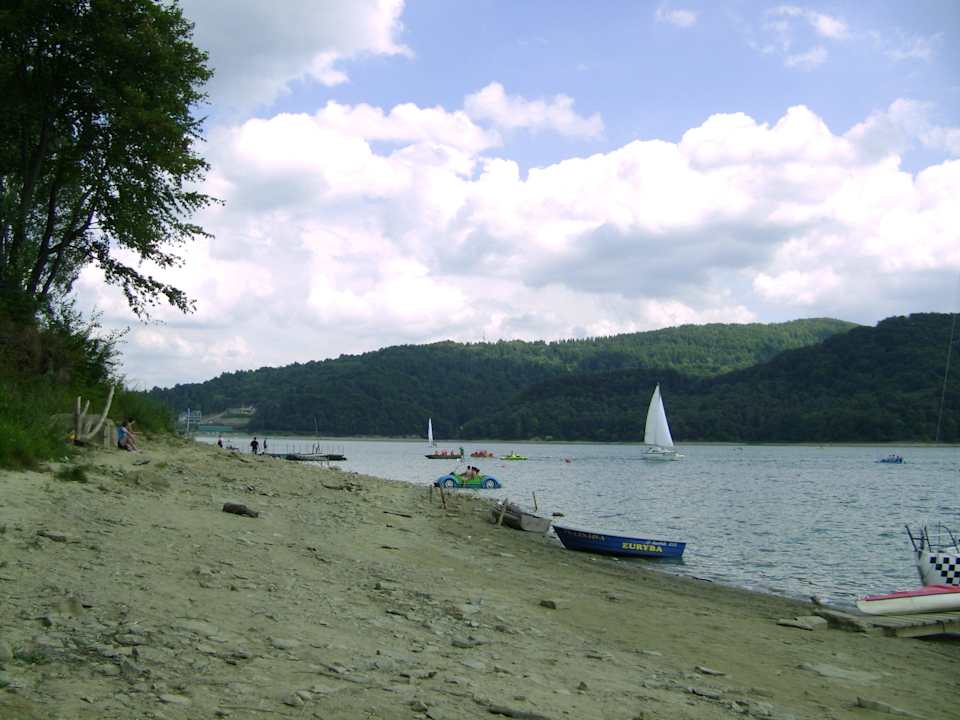 Widok z plaży Hotel Skalny Spa Bieszczady