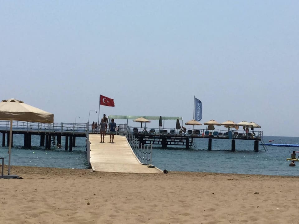 Der Steg am Strand... ROBINSON PAMFILYA