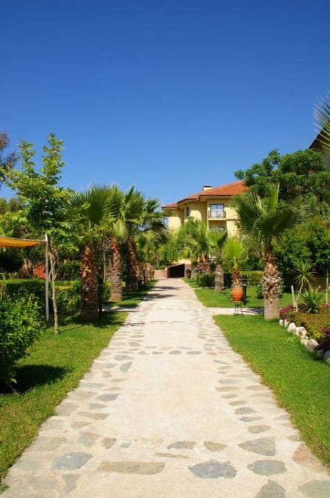 Garten des Hotels Alba Resort Hotel