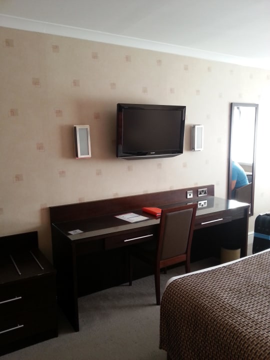 Fernseher auf dem Zimmer Leonardo Hotel Edinburgh Murrayfield