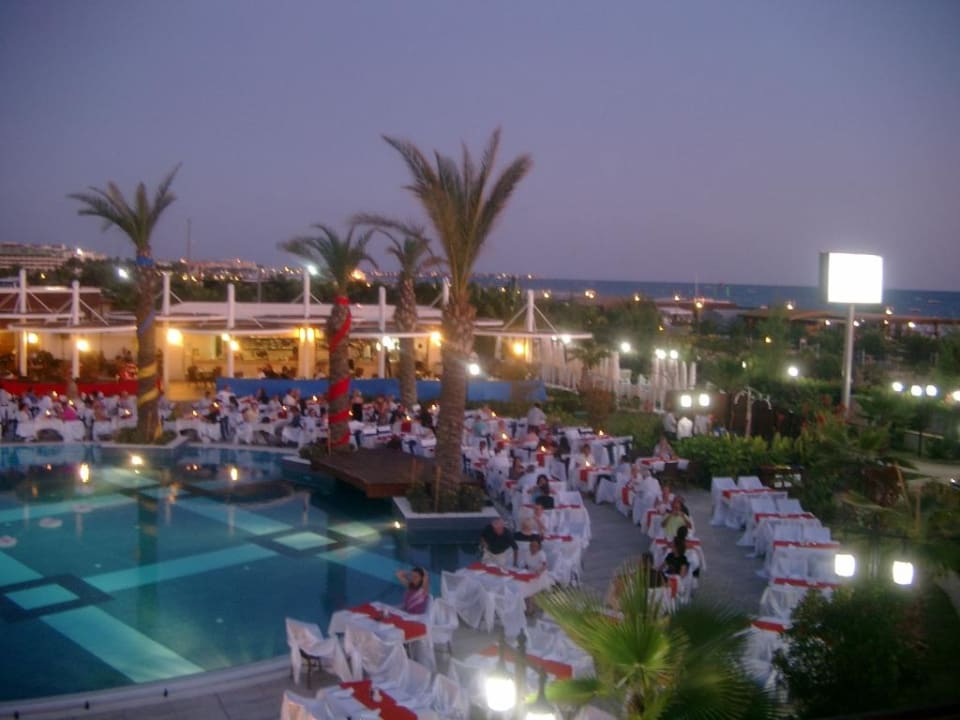 Noční pohled Sunis Evren Beach Resort Hotel & Spa