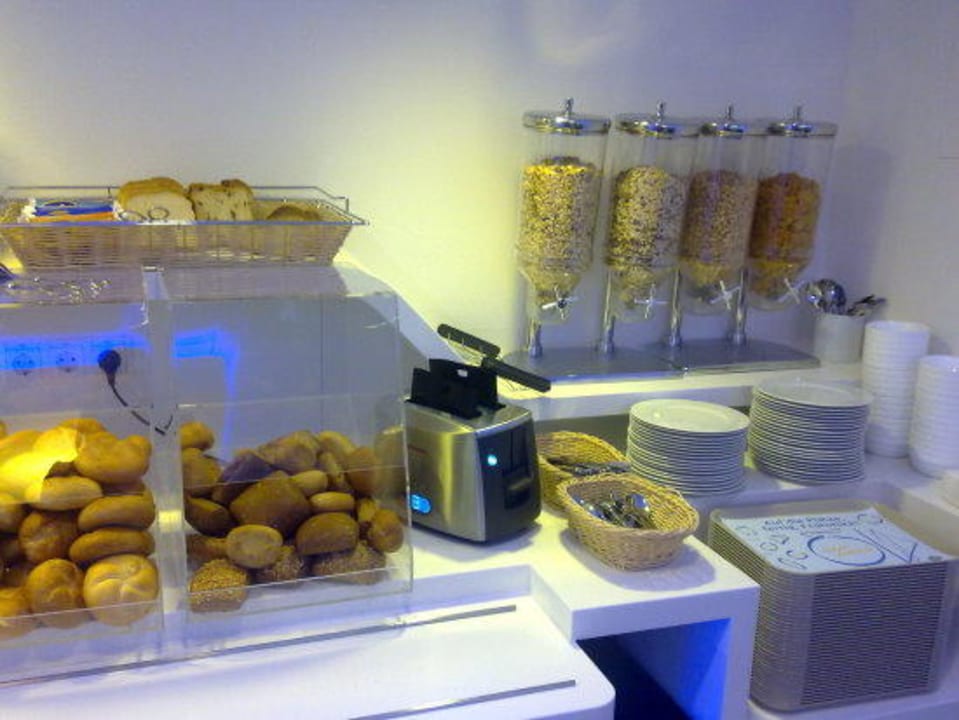 Ausreichendes Frühstücksbuffet ibis budget Hotel Ulm City