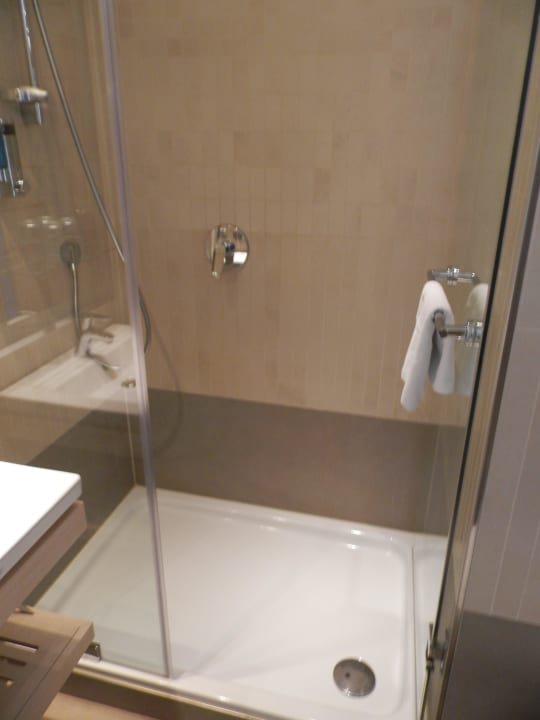 Zimmer 726 - Bad TITANIC Comfort Berlin Mitte