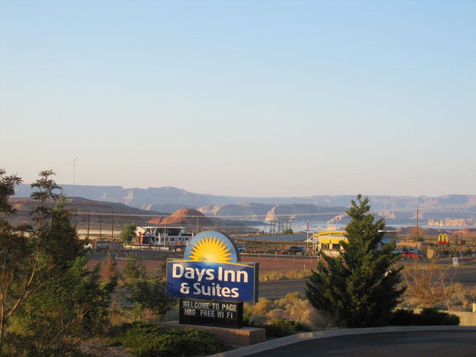 Aussicht von unserem Zimmer im 1.Stock Days Inn & Suites by Wyndham Page Lake Powell