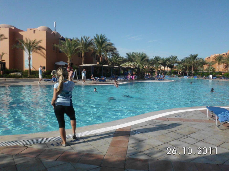 Animation am Hauptpool Jaz Makadi Oasis Resort