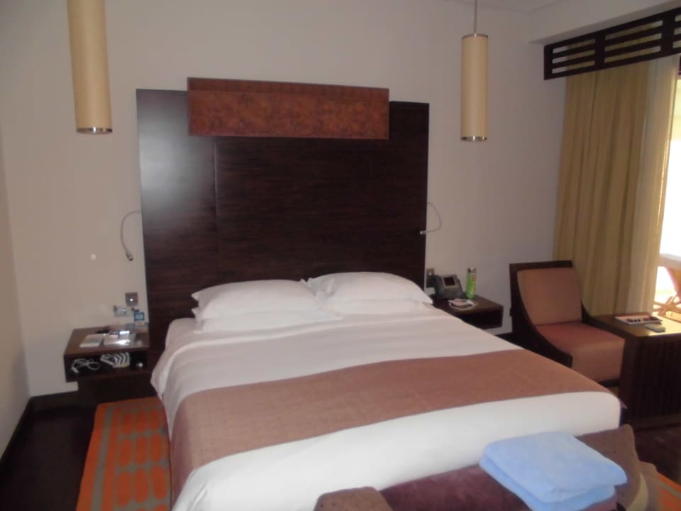 Großes Bett Anantara The Palm Dubai Resort