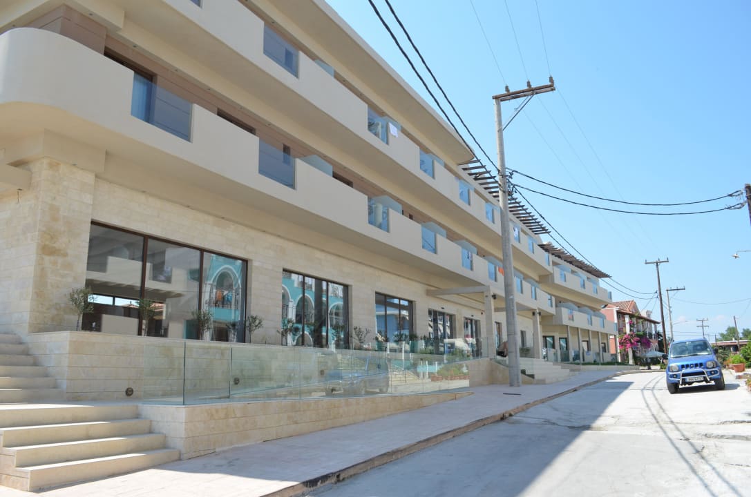 Widok od strony restauracji Gardelli Resort Art Hotel