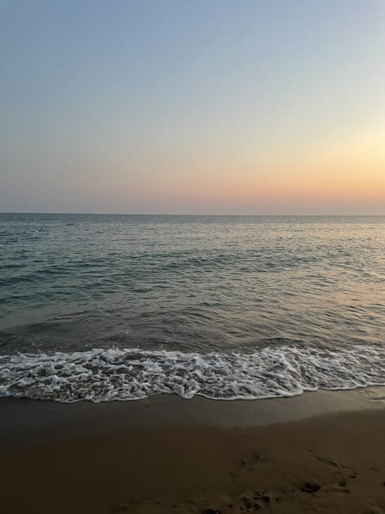 Strand Side Moon Palace Hotel