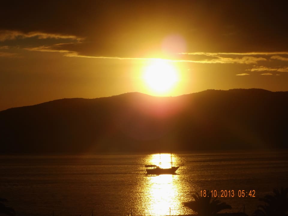 Sonnenaufgang vom Balkon aus Venosa Beach Resort & Spa