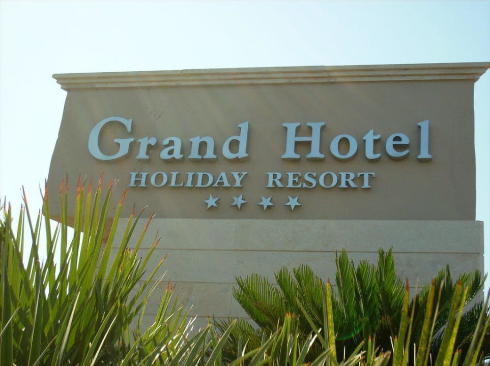 Eingang Grand Hotel Holiday Resort