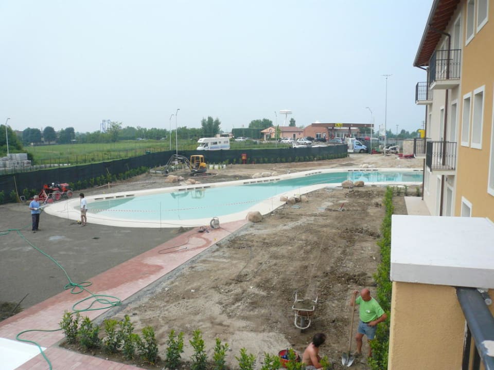 Die entstehende Poollandschaft TH Lazise - Hotel Parchi Del Garda