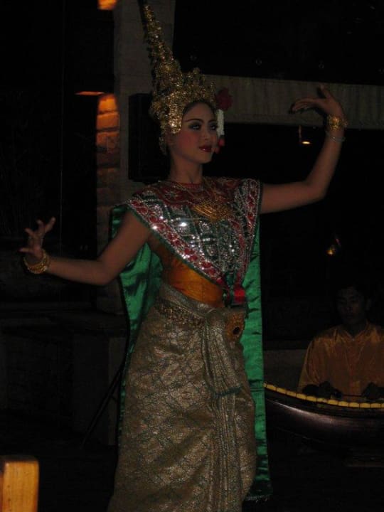 Thailändischer Tanz beim Buffet ROBINSON KHAO LAK