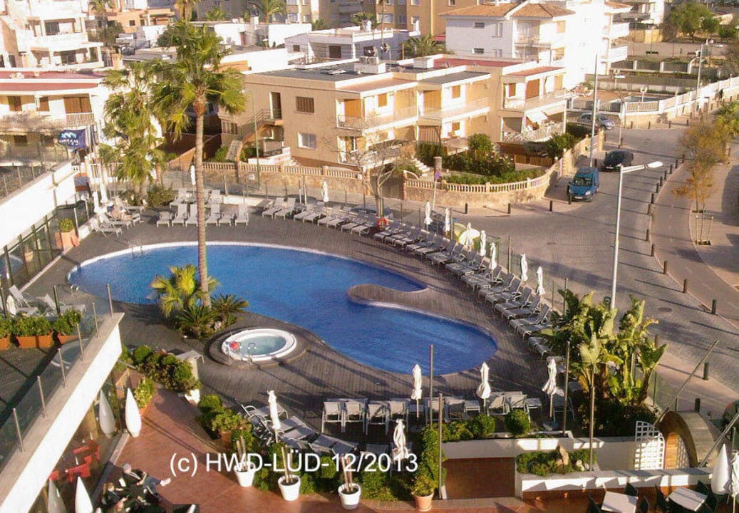 Leerer Pool im Dezember AluaSoul Palma
