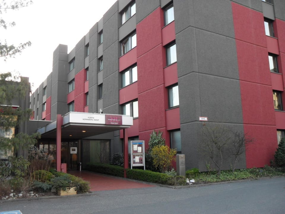 Haupteingang Fürther Hotel Mercure Nürnberg West