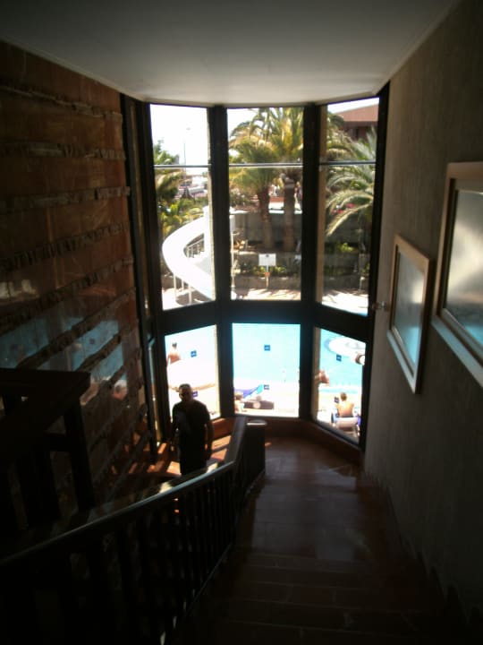 Treppe 2. in 1. Stock MUR Hotel Neptuno Gran Canaria