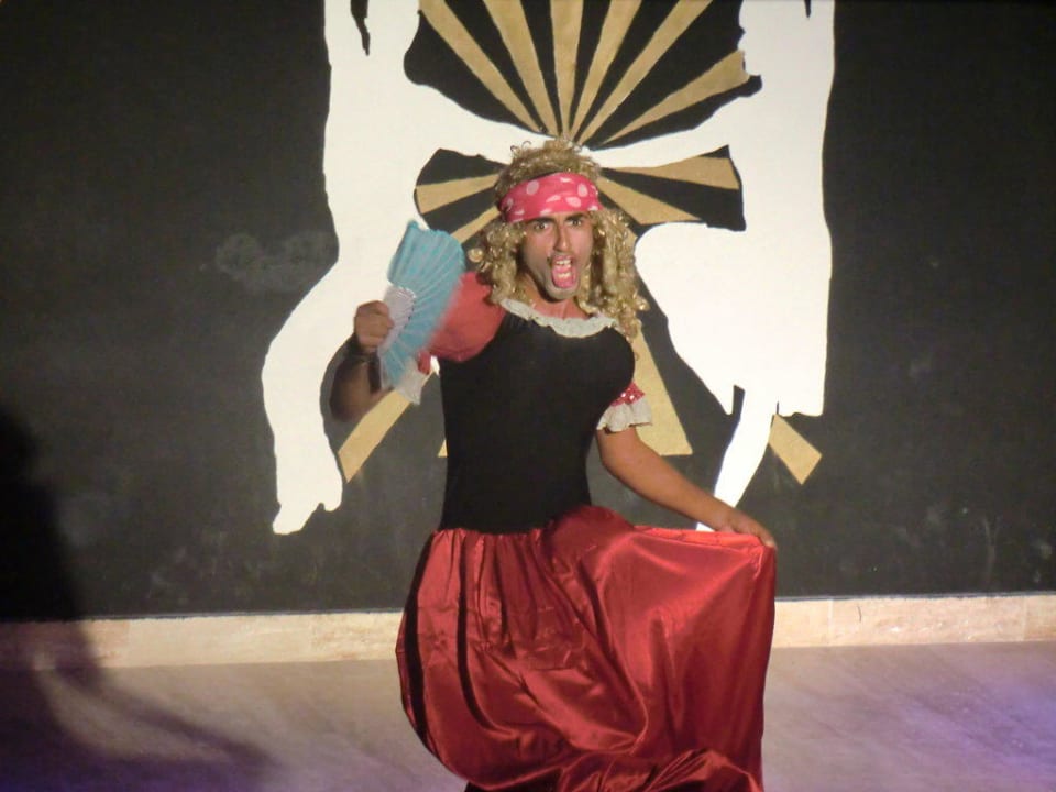 Jafi als Carmen bei ner Show Seaden Corolla Hotel