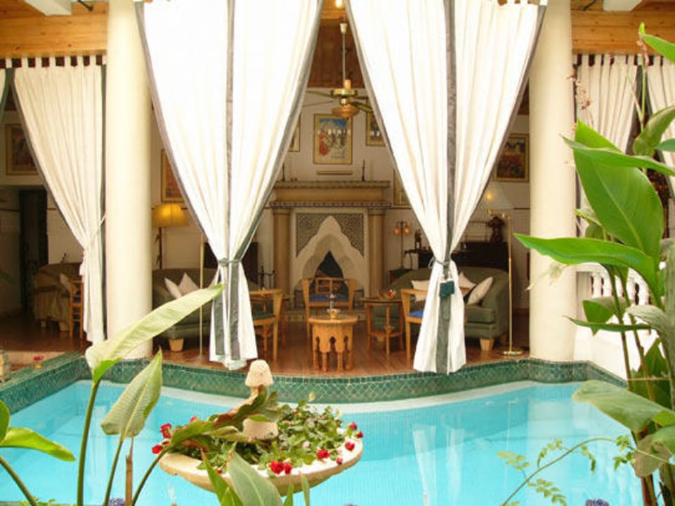 Patio-piscine Hotel Riad Moucharabieh