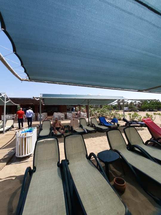 Strand Well Palace Side