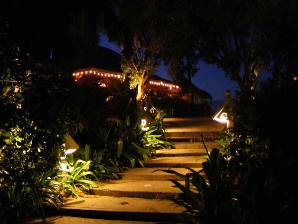 Aufgang von der Lobby zum Restaurant Cocobay Resort Antigua - Adults only
