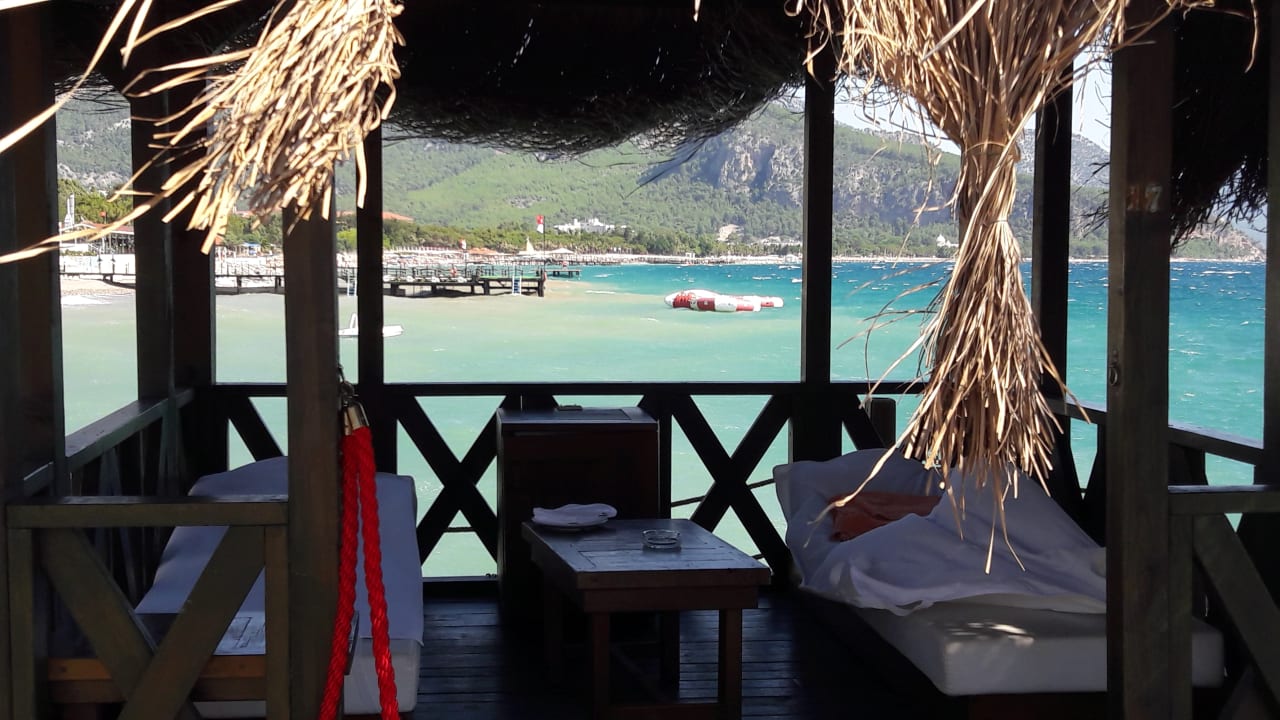 Strand Crystal Flora Beach Resort