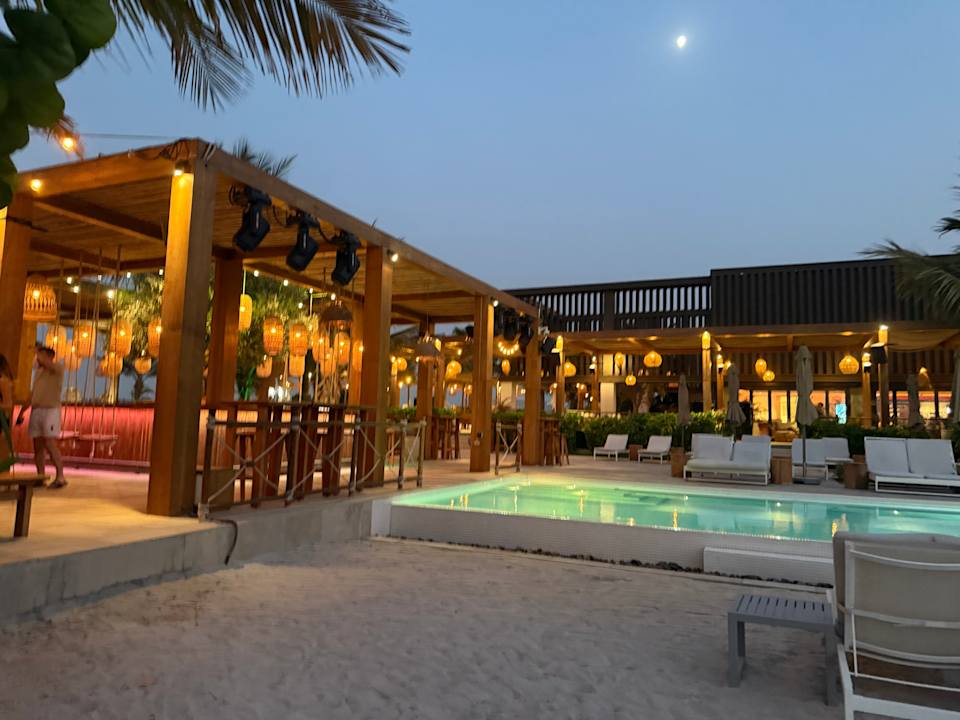 Pool Mövenpick Resort Al Marjan Island