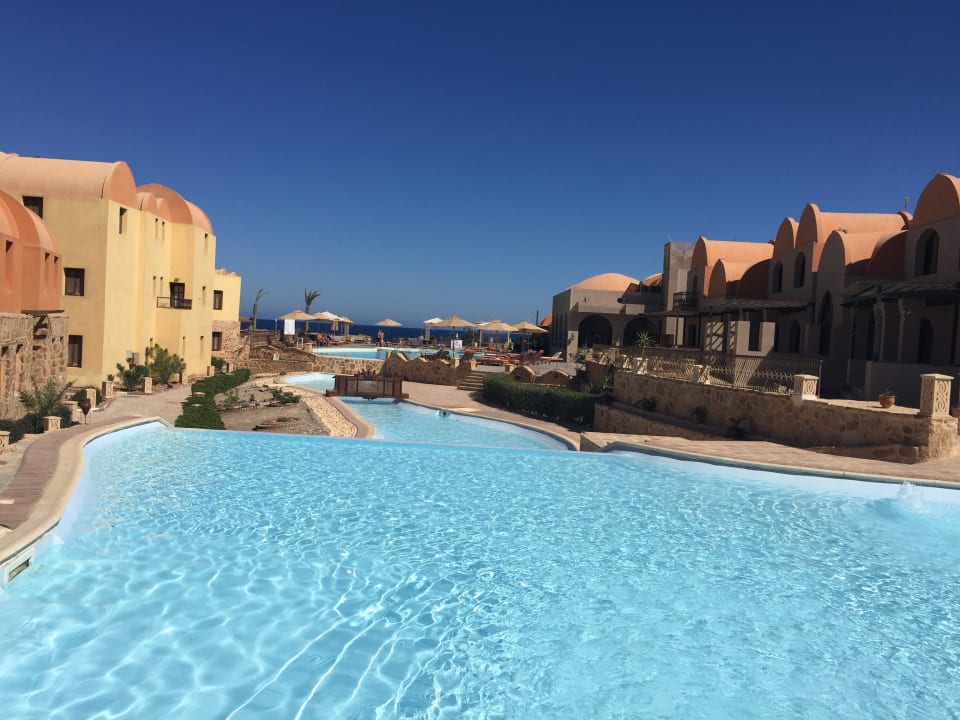 Pool Rohanou Beach Resort