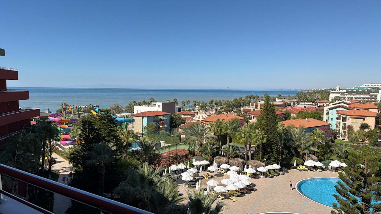 Pool Delphin Deluxe Resort