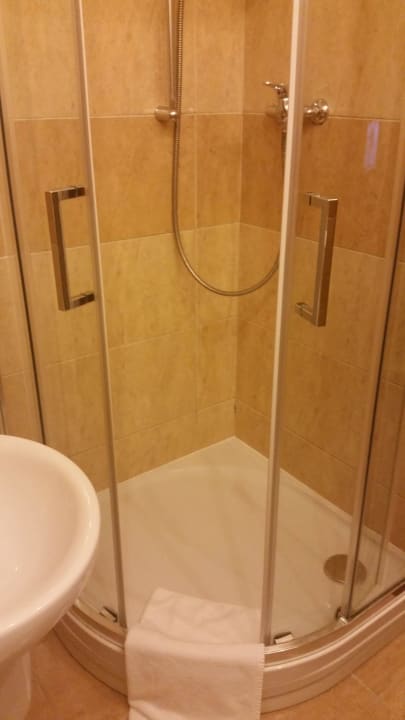 Dusche Hotel Globus