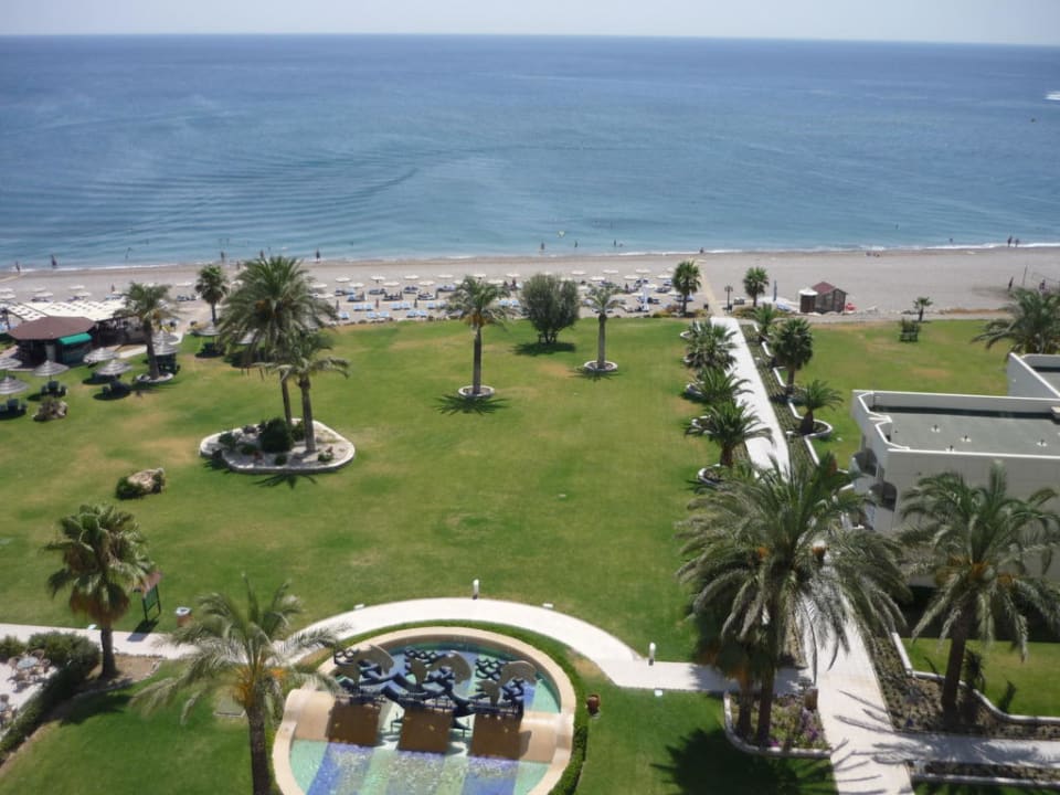 Bild auf Gartenanlage und Meer von Zimmer 1508 Rodos Palladium Leisure & Wellness