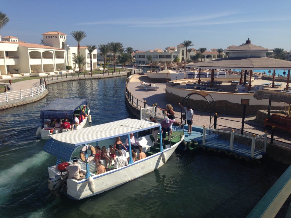 Transfer mit Booten durch die Lagune Pickalbatros Dana Beach Resort - Hurghada