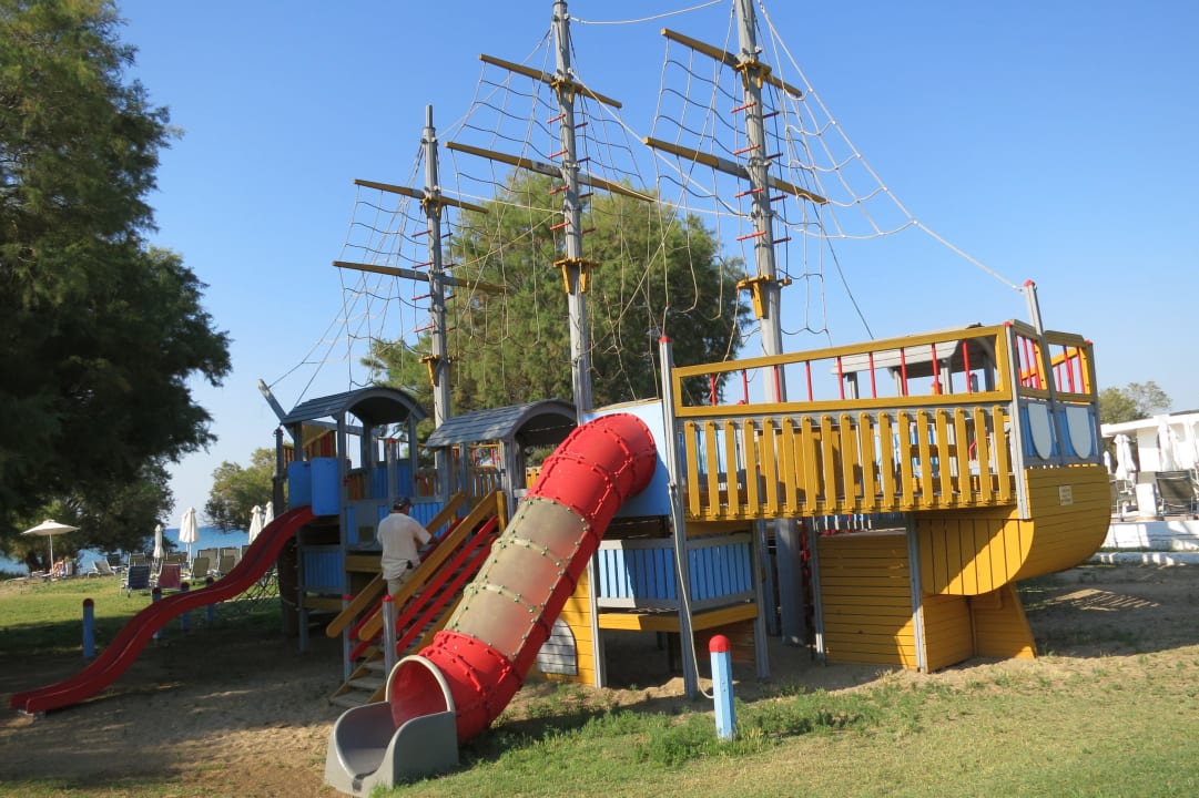 Kinderspielplatz Domes Aulūs Zante, Autograph Collection