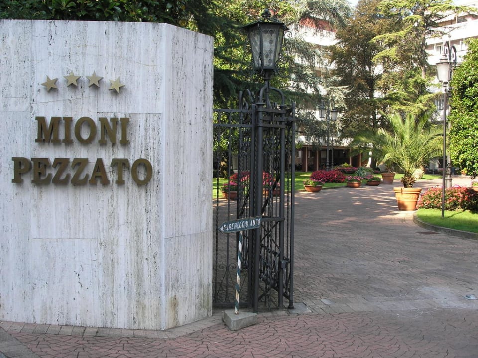 Hotel-Einfahrt Hotel Terme Mioni Pezzato