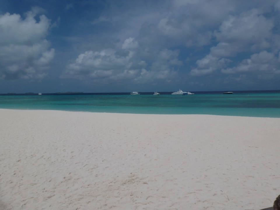 Türkises Meer und weißer Sand Kuredu Island Resort & Spa