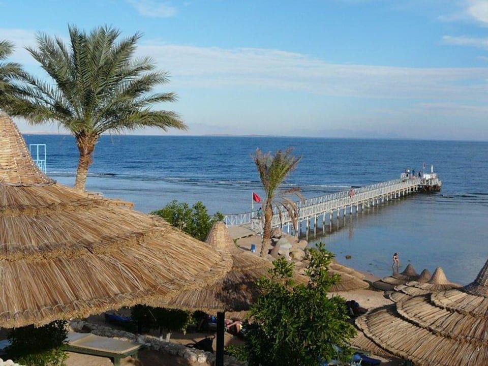  Hotelowy pomost  widoczny z plaży Hotel Hauza Beach Resort