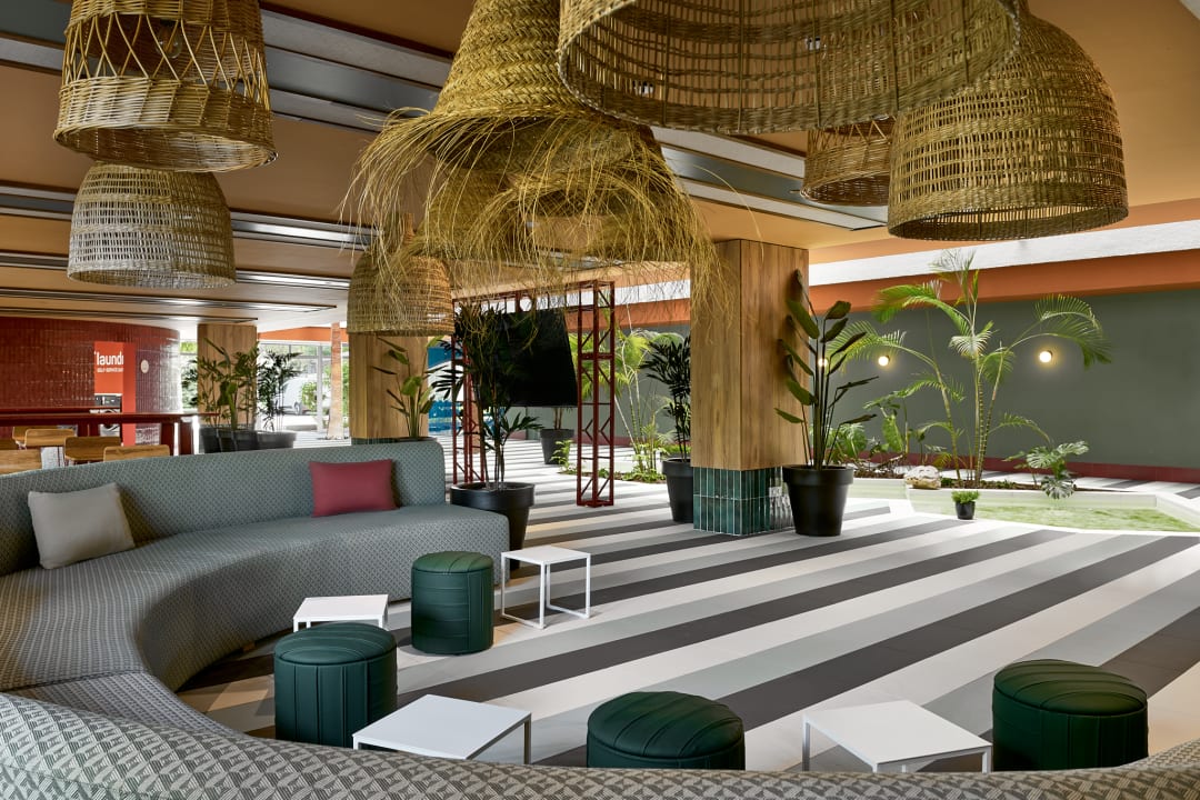 Lobby tent Mojito Suites