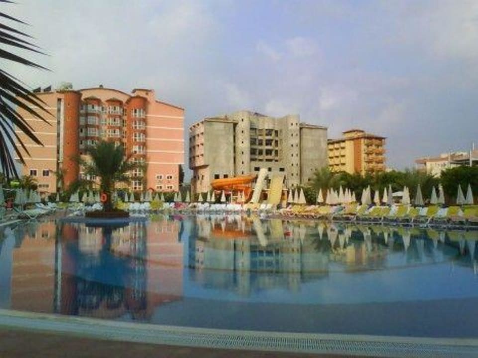 Blick vom Hotel aus auf die Nachbarlandschaft My Home Resort